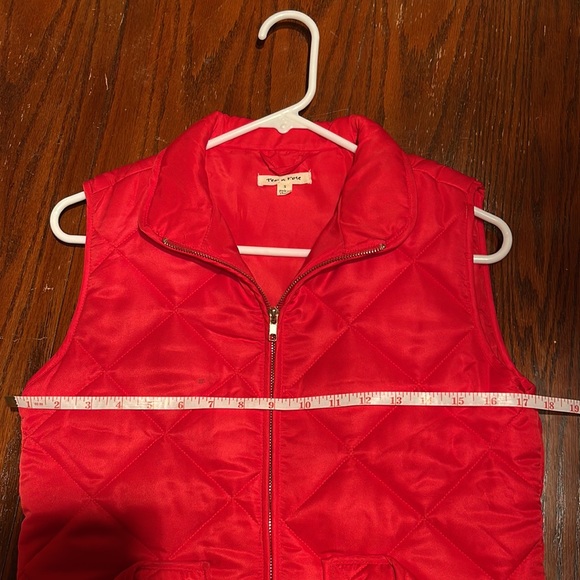 Red puffer vest - Picture 5 of 5